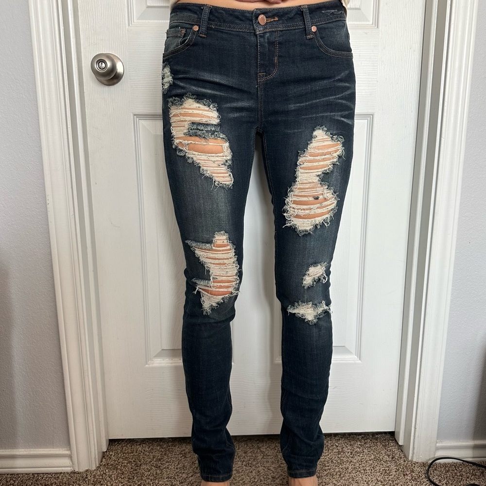 Wet Seal distressed skinny jeans size 27
